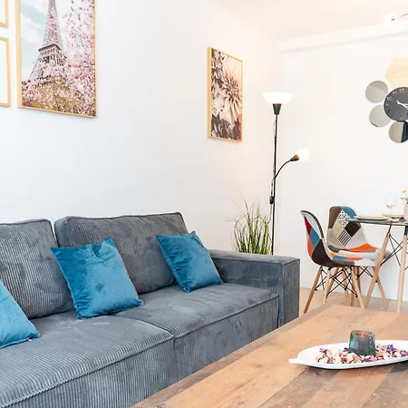 Feel The Paris With C&a - By Openhouse